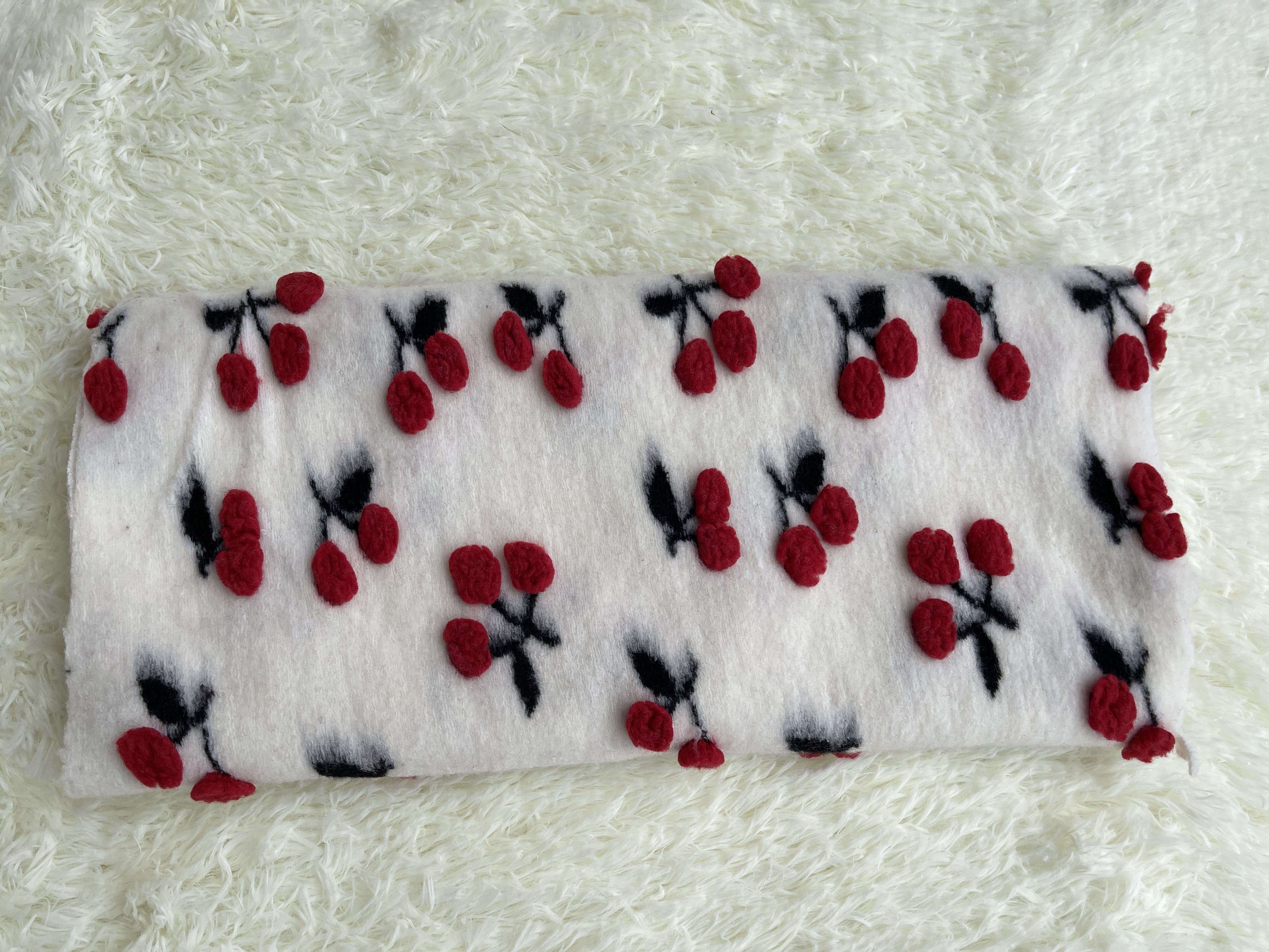 Fleece Cherry Design 1.7mx0.48m 樱桃款 C-Red | Packaging & Wrapping